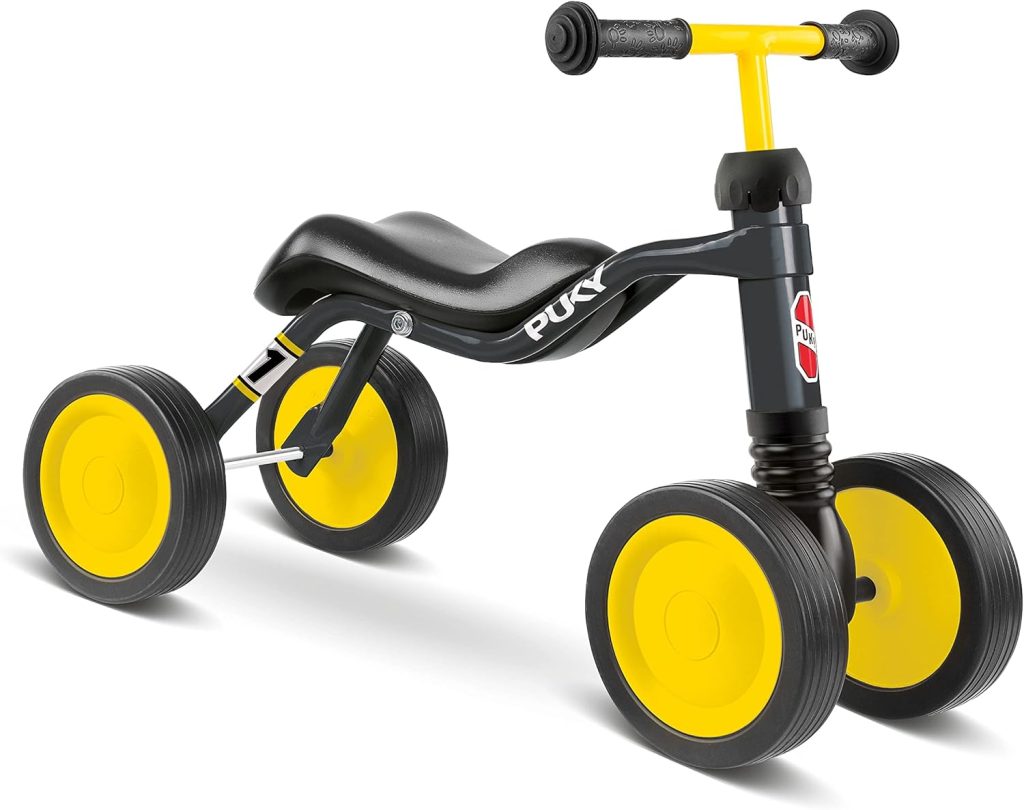 Cette draisienne de la marque Puky utilisable dès 18 mois est de couleur noire et jaune.